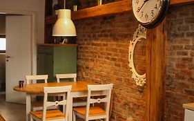 The Narrow Lane Residence